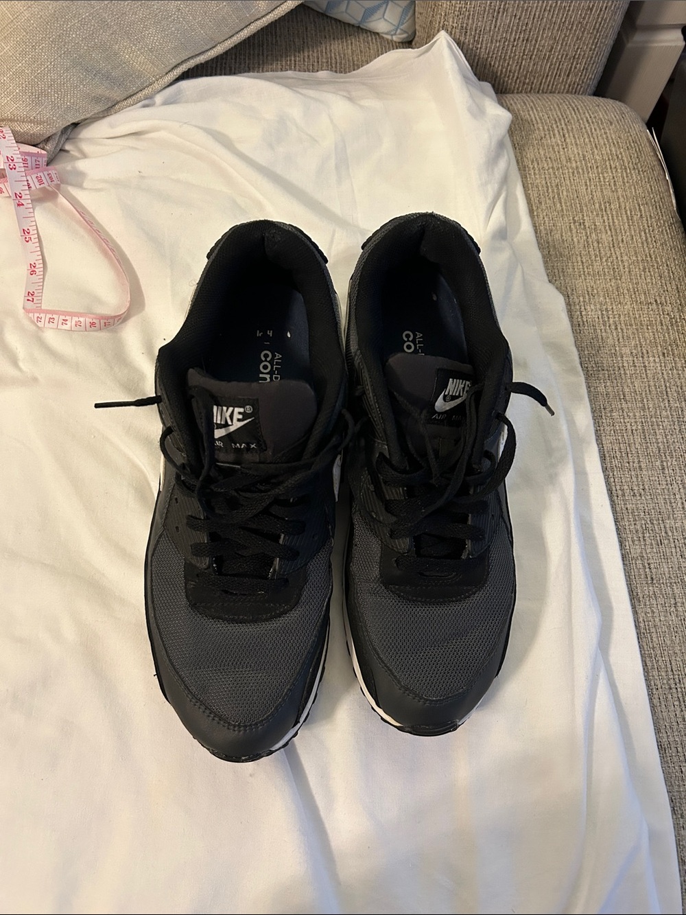 Nike Men's Black Athletic Sneakers with White Midsole Accent